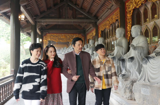 Bảo Thanh hội ngộ dàn diễn viên phim Về nhà đi con