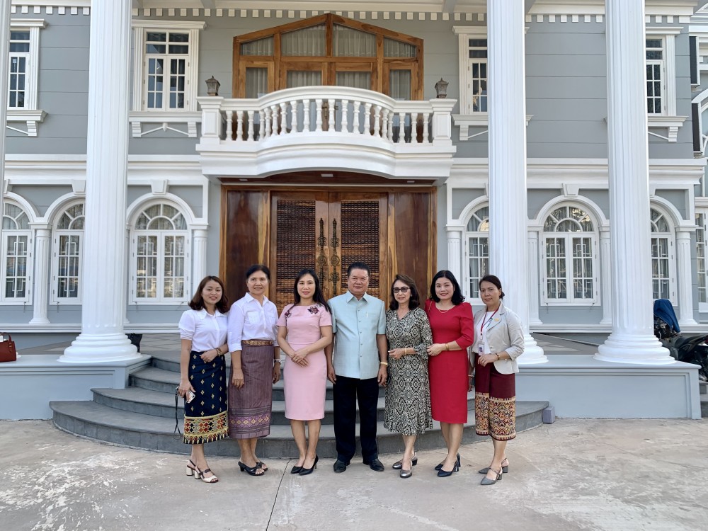 Rộn ràng không khí Tết cổ truyền của cộng đồng người Việt Nam tại Viêng Chăn (Lào) Rộn ràng không khí Tết cổ truyền của cộng đồng người Việt Nam tại Viêng Chăn (Lào)