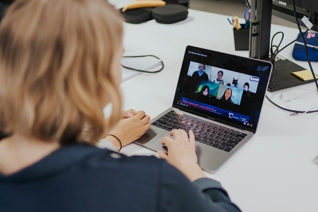 Trường đại học lo ngại điều gì khi sinh viên học trực tuyến?