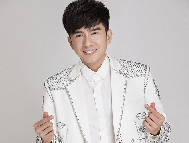 Đan Trường "gây sốt" khi cởi áo khoe thân hình săn chắc ở tuổi U50