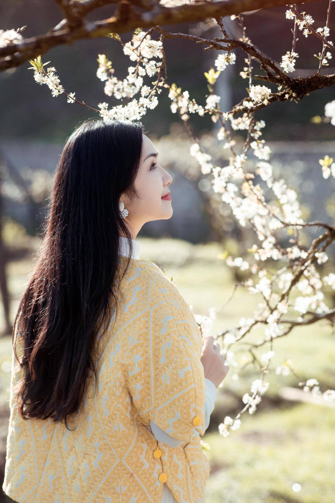 Hồng Diễm lạnh lùng mà vẫn xinh đẹp