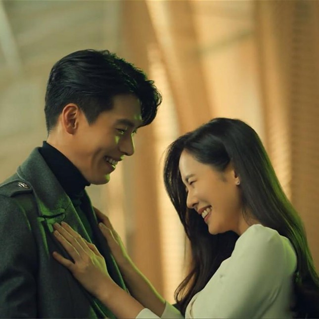 Ngắm khoảnh khắc ngọt ngào của cặp đôi Son Ye Jin - Hyun Bin