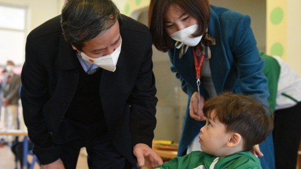 bo truong nguyen kim son du tiem vaccine hay chua tat ca hoc sinh deu can phai den truong