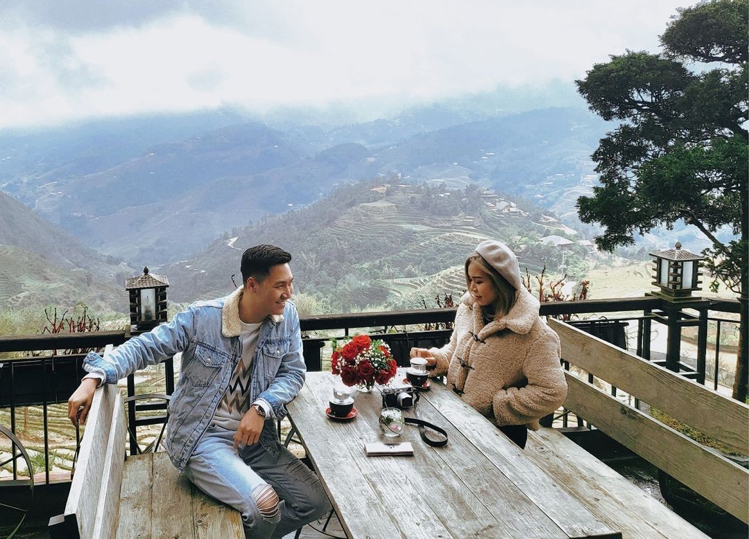 Sao Việt: Phạm Quỳnh Anh khoe dáng đồng hồ cát