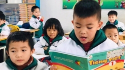 Chuyên gia ngôn ngữ lên tiếng về SGK Tiếng Việt 1 không dạy âm 'P'