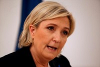 ung cu vien le pen lien minh voi lanh dao dang nuoc phap dung len