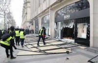 hang nghin nguoi bieu tinh ao vang tiep tuc xuong duong