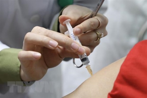 Covid-19: Tiêm vaccine đợt đầu cho 900 nhân viên Bệnh viện Bệnh Nhiệt đới TP. Hồ Chí Minh