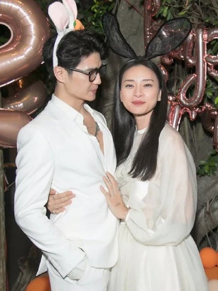 Lệ Quyên được tặng trang sức tiền tỷ, Cường Đô La mua đồng hồ đắt tiền cho vợ