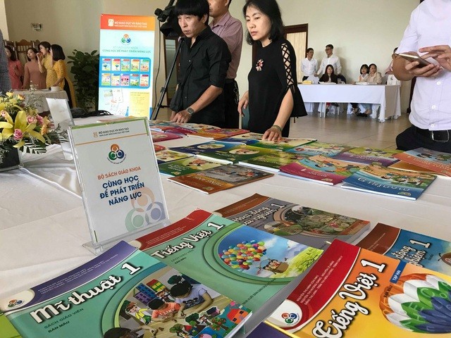 Hai bộ sách 'biến mất': Sẽ lãng phí hàng trăm nghìn bộ sách giáo khoa lớp 1? Hai bộ sách 'biến mất': Sẽ lãng phí hàng trăm nghìn bộ sách giáo khoa lớp 1?