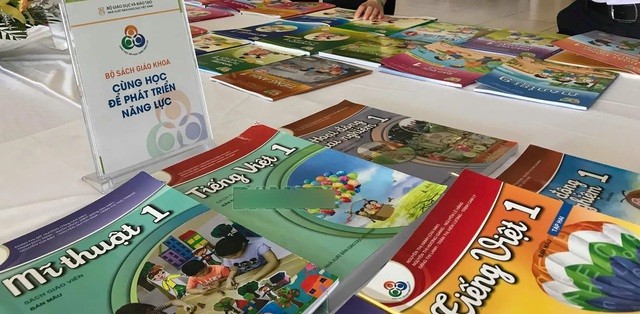 Hai bộ SGK 'biến mất': Không nên 'dồn hết trứng vào một giỏ'
