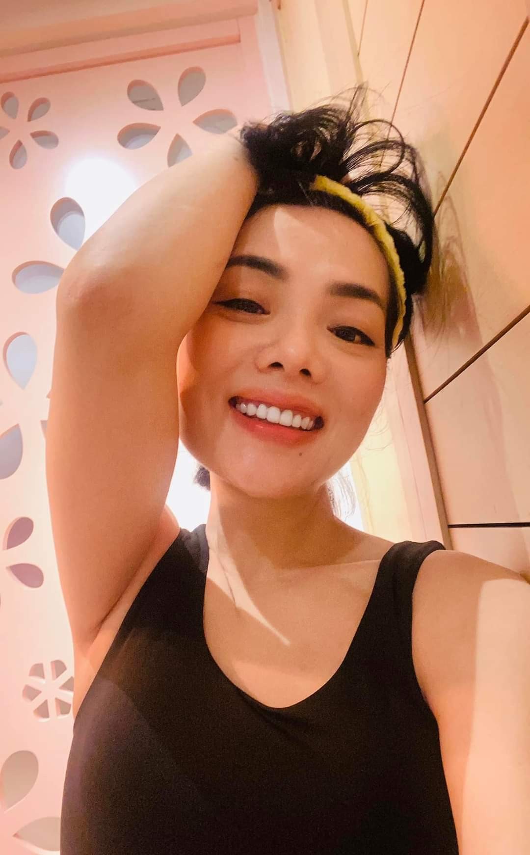 Sao Việt đồng loạt khoe thân hình quyến rũ