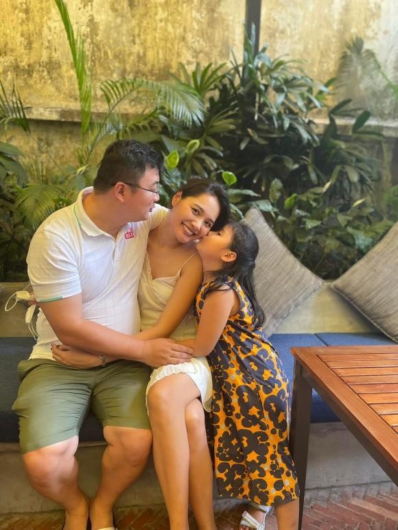 Sao Việt: Lan Phương khoe gia đình hạnh phúc