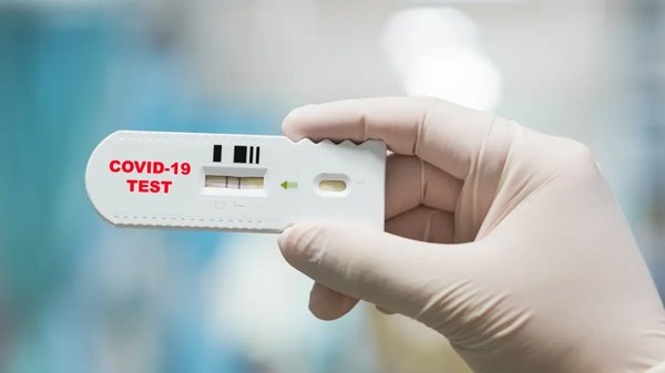 bien the omicron khien nguy co tai nhiem covid19 tang 18 lan