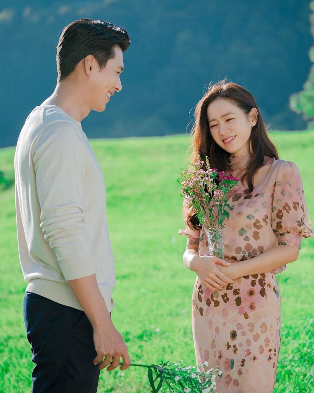 Ngắm ảnh cưới 'tình bể bình' của cặp sao phim Hạ cánh nơi anh Hyun Bin - Son Ye Jin