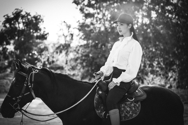 Tứ đại mỹ nhân Việt quý phái trong bộ ảnh đen trắng