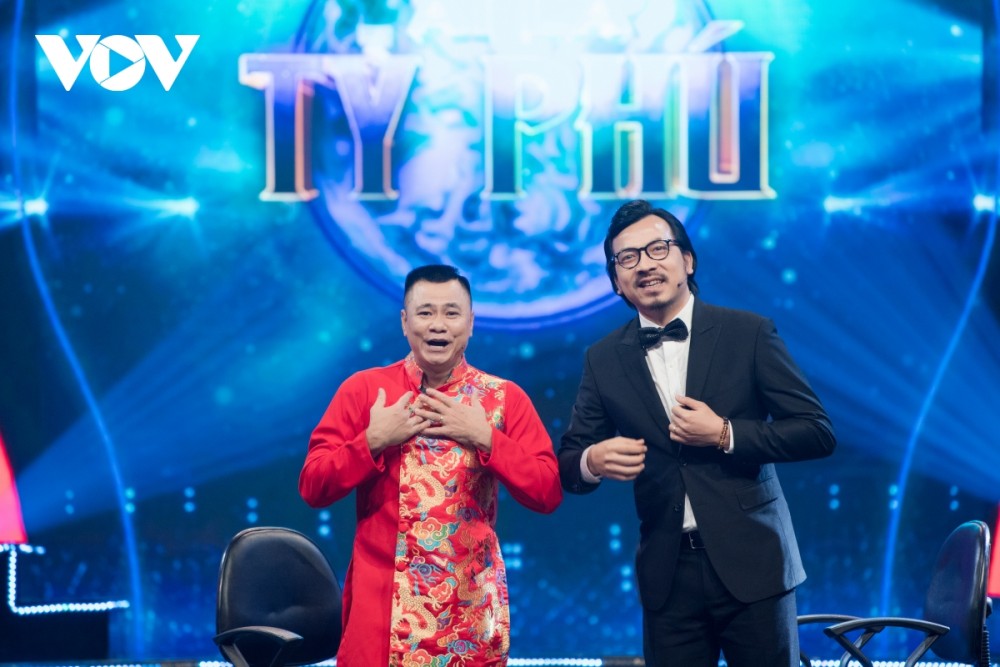 Nhà báo Lại Văn Sâm lần đầu song ca cùng Mỹ Tâm trên sóng truyền hình