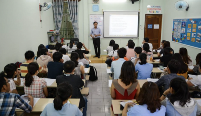 Thi vào 10 ở Hà Nội: Phụ huynh đổ xô thuê thầy luyện môn Lịch sử cho con