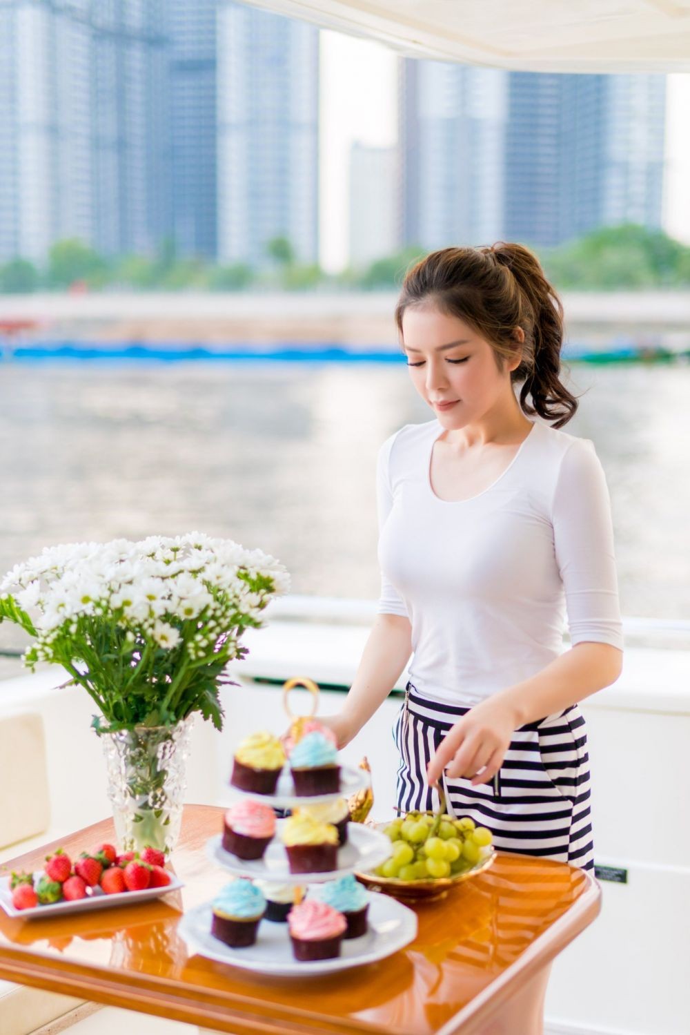 Quên những bộ đầm sang trọng đi, 'Kiều nữ' Lý Nhã Kỳ trẻ trung như ngọc nữ Hàn