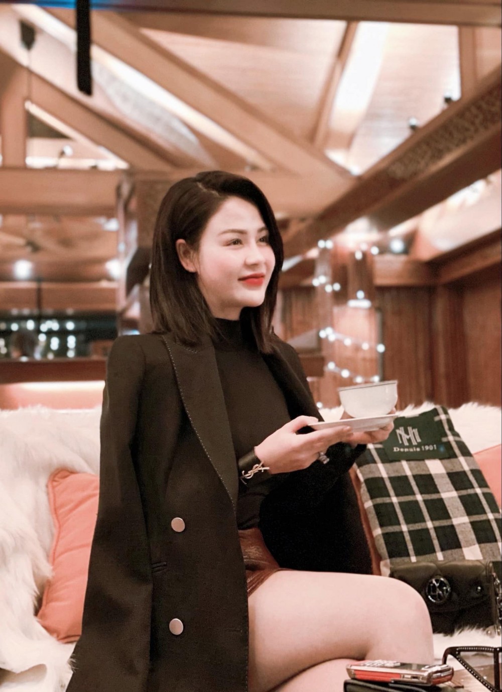 'Cân' nhan sắc cô Minh HH và mẹ bé Cami trong Hướng dương ngược nắng