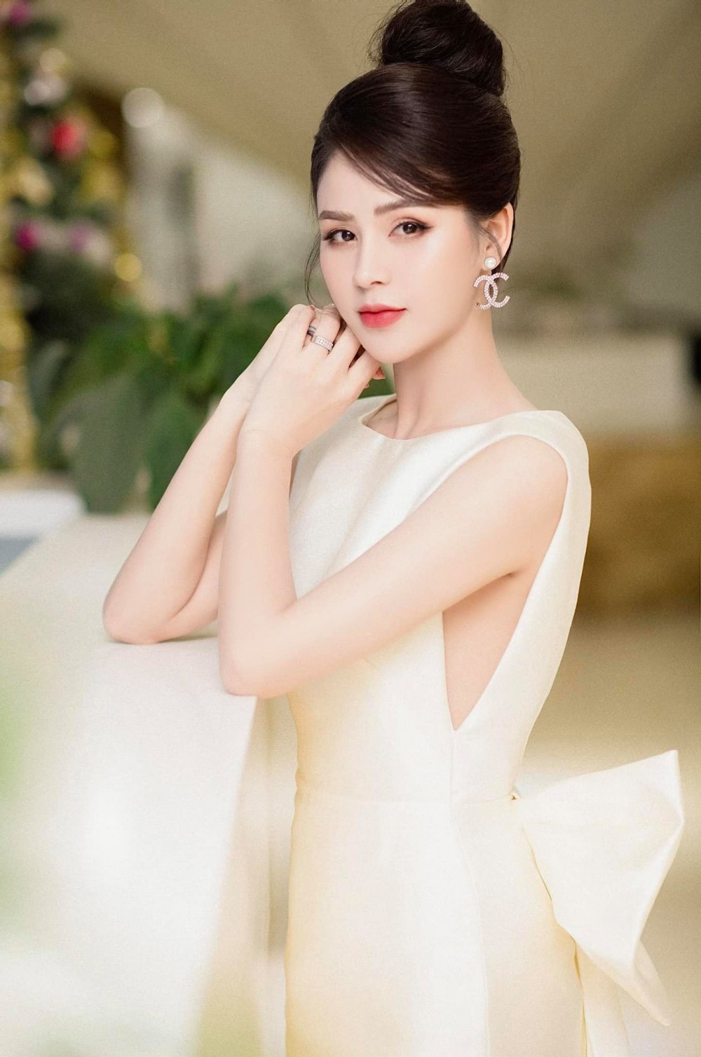 'Cân' nhan sắc cô Minh HH và mẹ bé Cami trong Hướng dương ngược nắng