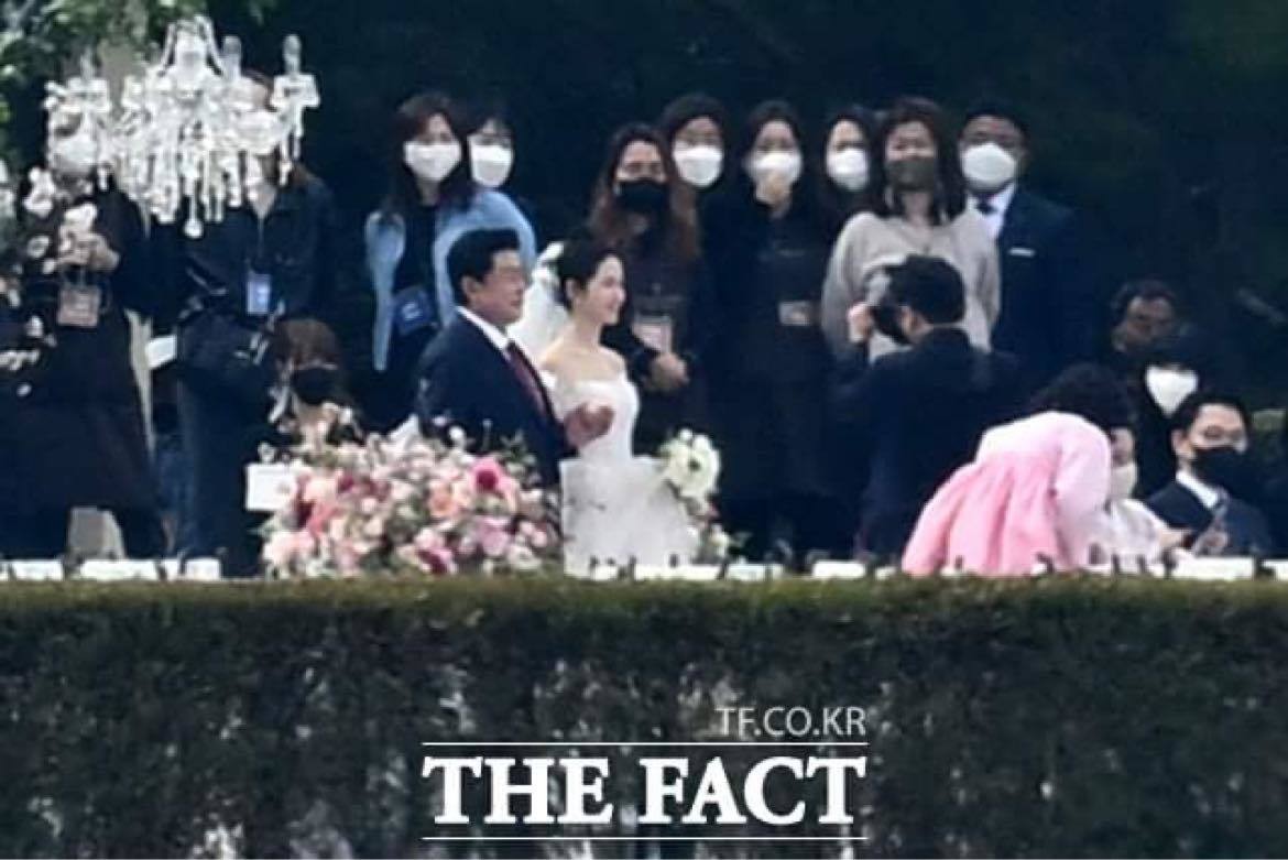 Son Ye Jin bật khóc trong đám cưới