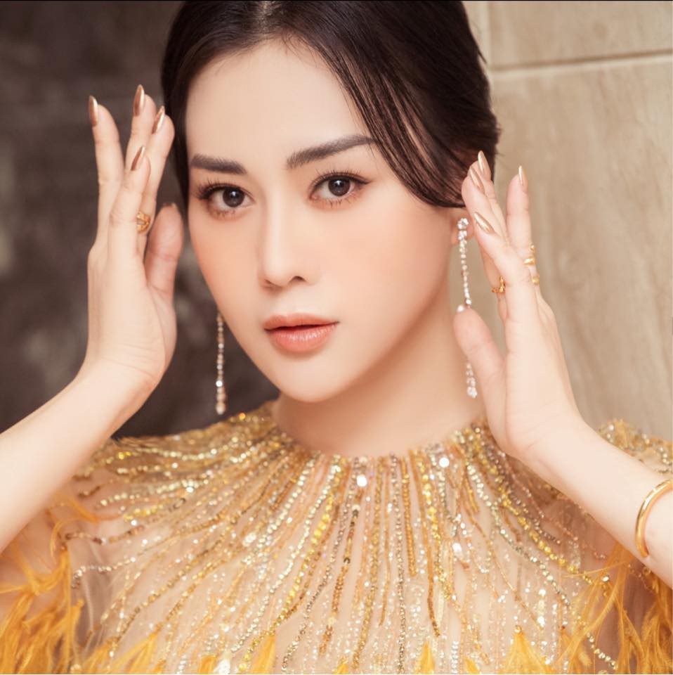 Sao Việt: Quang Vinh như 'nam thần không tuổi', Thanh Hằng xinh đẹp xuống phố