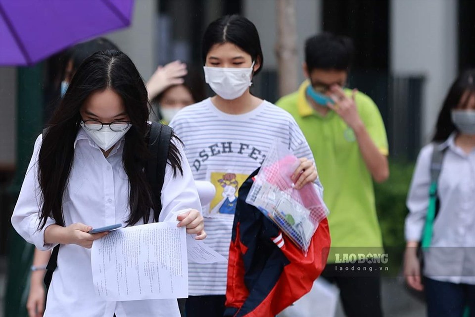 Rất mỏng manh ranh giới hướng nghiệp và 'ép không thi lớp 10'