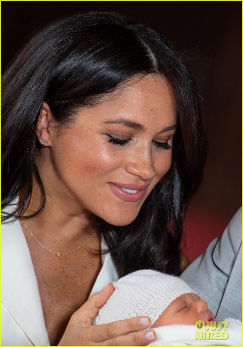 hoang tu harry khong trao danh hieu cho con trai muon be la thuong dan