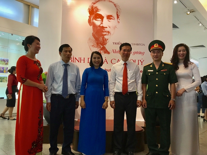 Triển lãm tôn vinh 129 "Tấm gương bình dị mà cao quý" năm 2019 trien lam ton vinh 129 tam guong binh di ma cao quy nam 2019