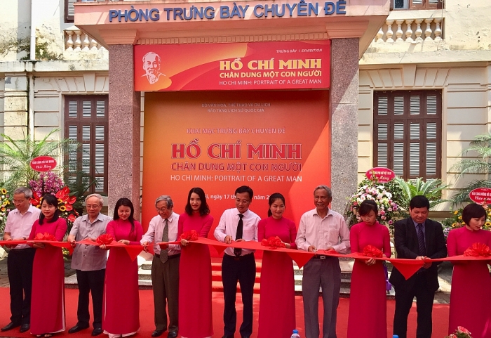 Trưng bày 200 hiện vật giá trị về Chủ tịch Hồ Chí Minh trung bay 200 hien vat xuc dong ve chu tich ho chi minh