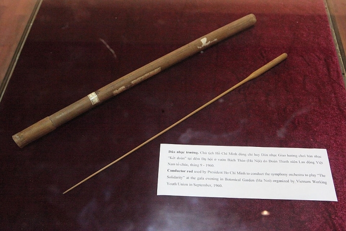 Trưng bày 200 hiện vật giá trị về Chủ tịch Hồ Chí Minh trung bay 200 hien vat xuc dong ve chu tich ho chi minh