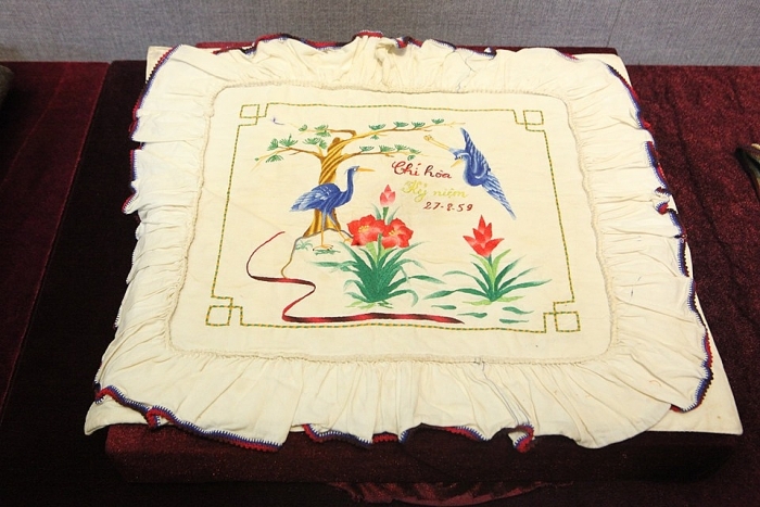 Trưng bày 200 hiện vật giá trị về Chủ tịch Hồ Chí Minh trung bay 200 hien vat xuc dong ve chu tich ho chi minh