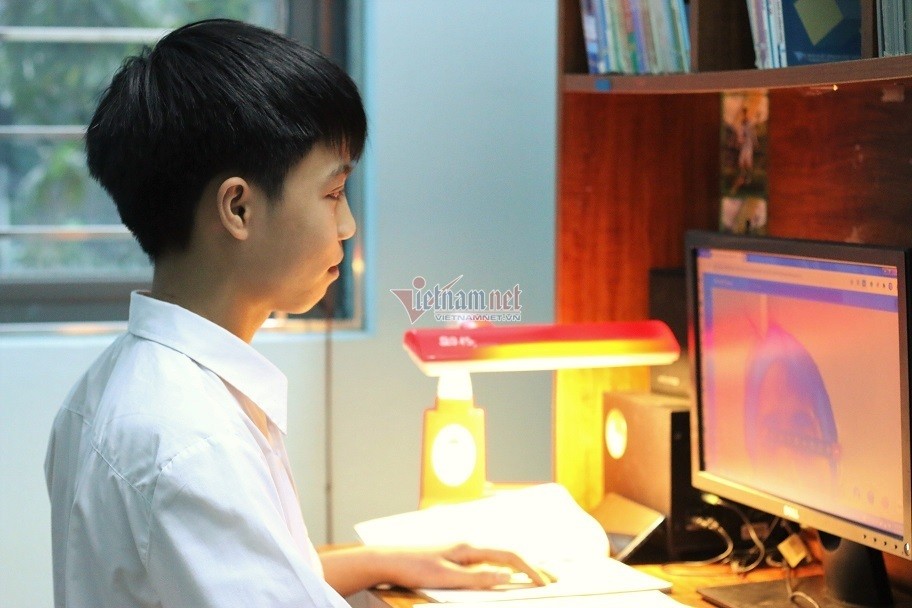 Dịch Covid-19 bùng phát, liệu học sinh Hà Nội có thi học kỳ II bằng hình thức trực tuyến?