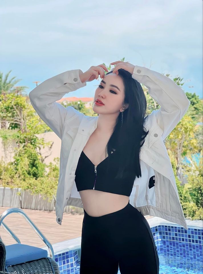 Bảo Thy khoe body chuẩn dù đang là mẹ bỉm sữa.