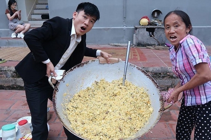 vi sao nhung vlog lon tuoi ke chuyen doi thuong van hot