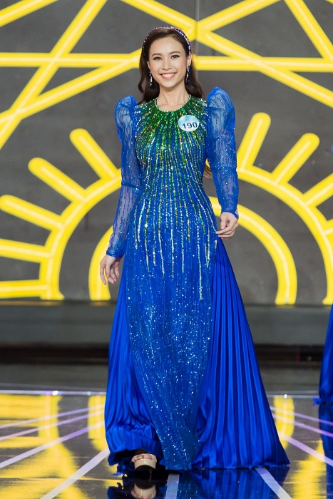 cung ngam lai nhan sac cua 20 co gai dau tien lot vao chung ket hoa hau the gioi viet nam 2019