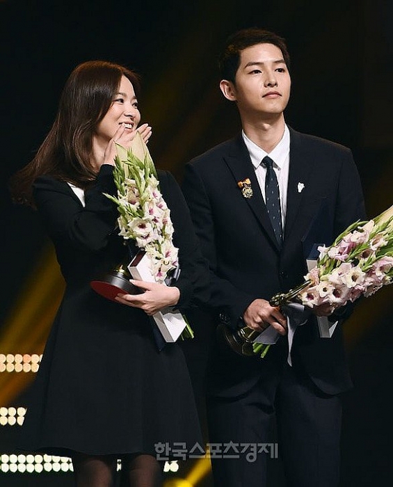 Song Hye Kyo và Song Joong Ki ly hôn: Còn đâu tình yêu cổ tích? song hye kyo va song joong ki ly hon con dau tinh yeu co tich