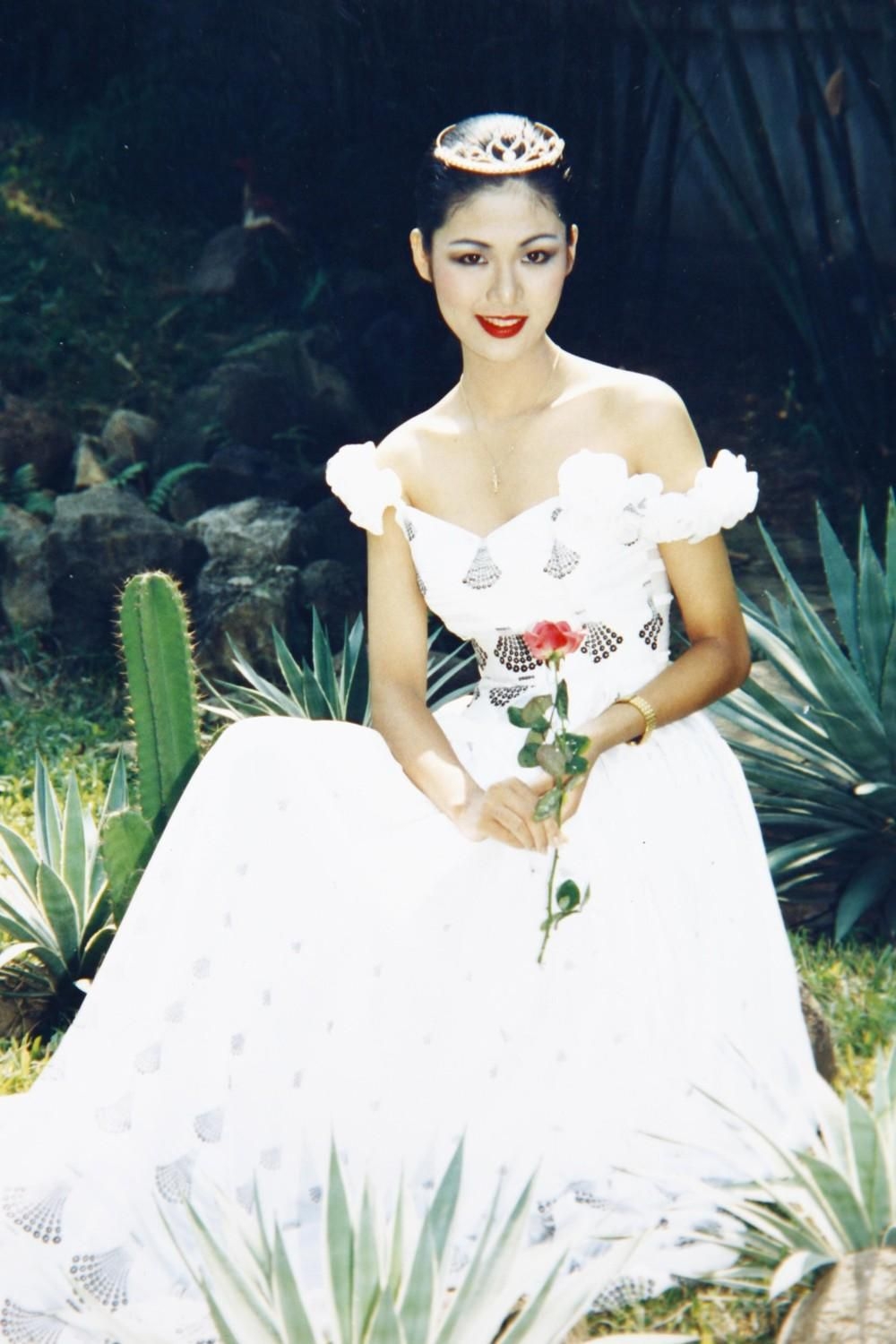 Hình ảnh đăng quang gây sốt của Hoa hậu Thu Thủy