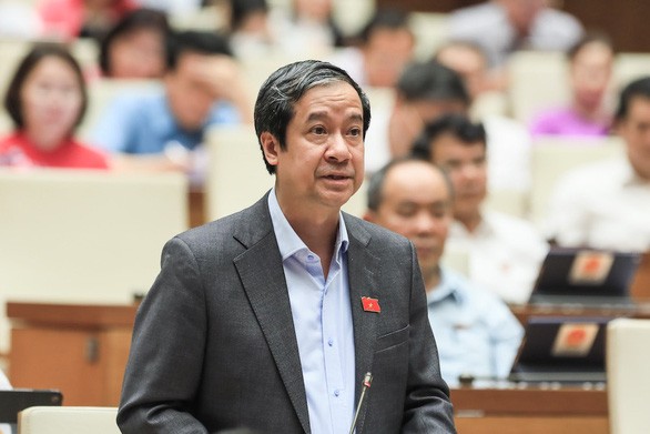 Bộ trưởng GD&ĐT tiếp tục trao đổi về giá sách giáo khoa