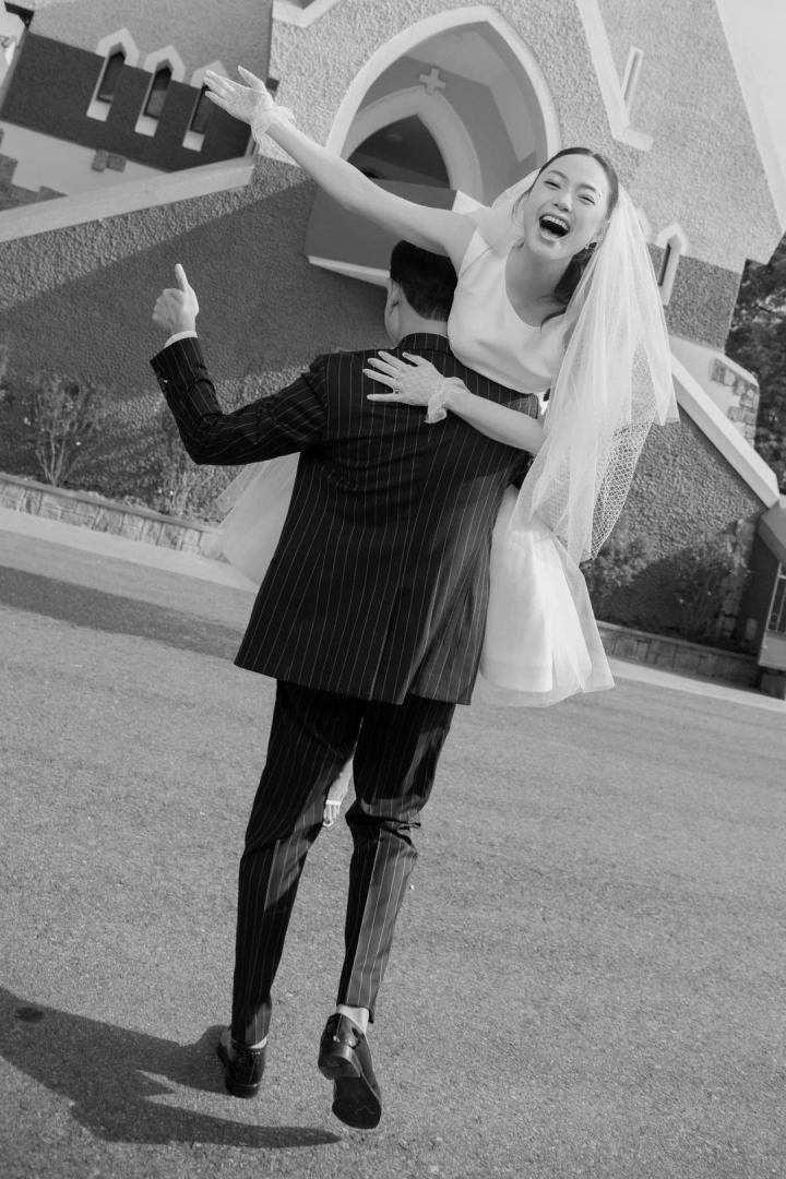 Những hình ảnh hài hước trong đám cưới Minh Hằng