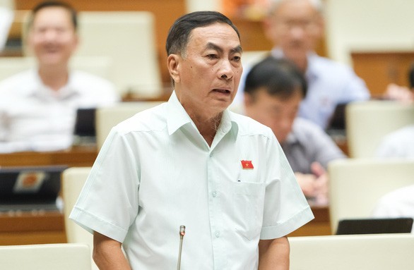 Đại biểu Quốc hội: 'Bình đẳng không phải là cố gắng để ngang tài ngang sức' Đại biểu Quốc hội: 'Bình đẳng không phải là cố gắng để ngang tài ngang sức'