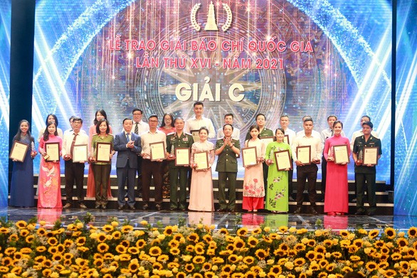 Thủ tướng: Báo chí phải thu hút để 'dân biết, dân hiểu, dân tin, dân theo, dân làm' Thủ tướng: Báo chí phải thu hút để 'dân biết, dân hiểu, dân tin, dân theo, dân làm'