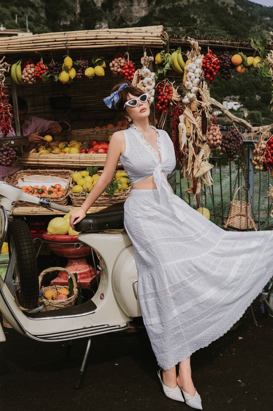 Lý Nhã Kỳ 'hóa nàng thơ' bên bờ biển Positano, Italy Lý Nhã Kỳ 'hóa nàng thơ' bên bờ biển Positano, Italy