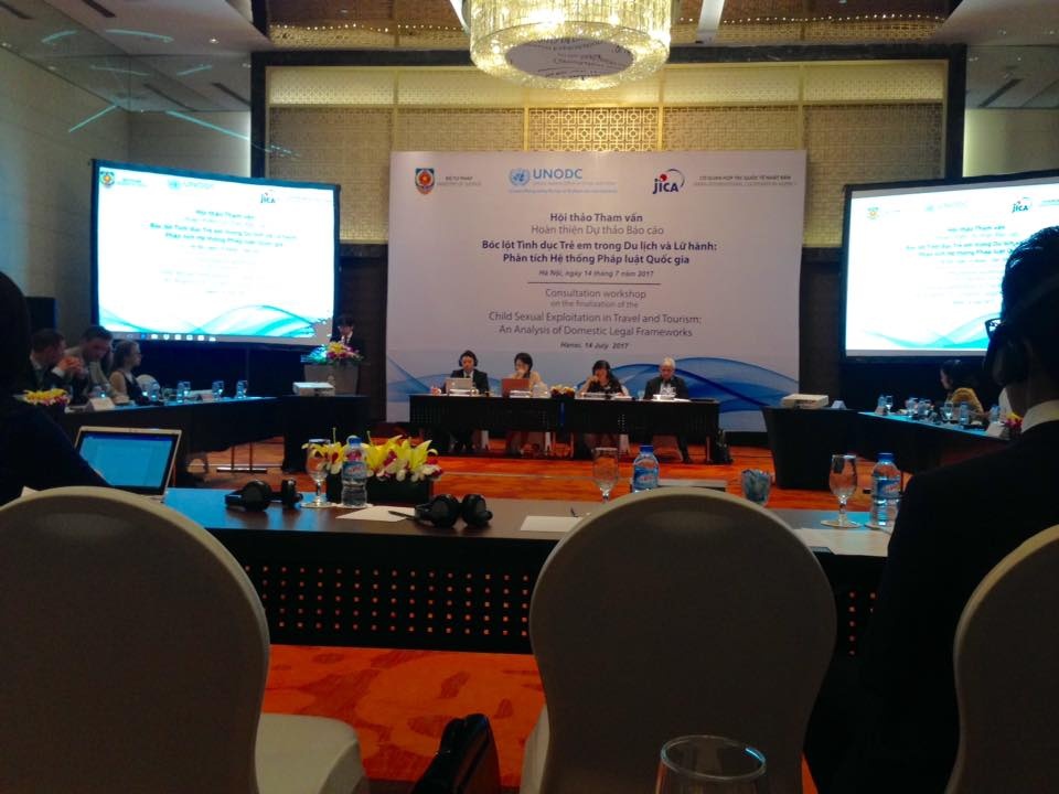 de bo lot toi pham boc lot tinh duc tre em trong du lich lu hanh