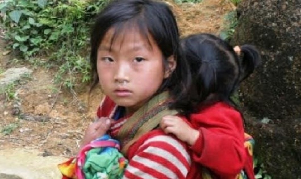 de bo lot toi pham boc lot tinh duc tre em trong du lich lu hanh