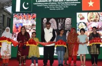 huyen thoai cricket se dua pakistan ve dau