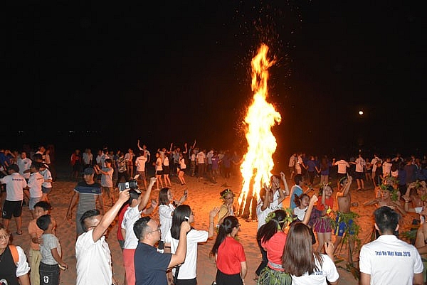 doan dai bieu trai he viet nam giao luu voi thanh nien quang ngai