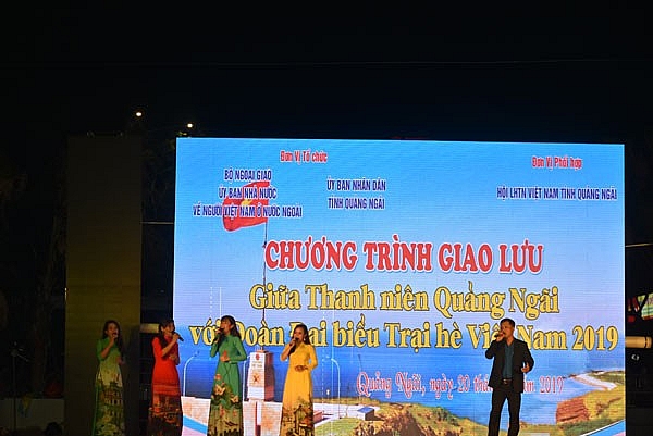 doan dai bieu trai he viet nam giao luu voi thanh nien quang ngai