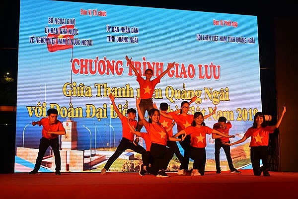 doan dai bieu trai he viet nam giao luu voi thanh nien quang ngai